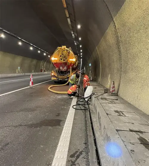 津市隧道排水渠清淤